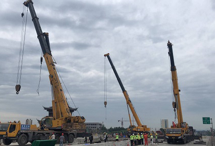 公司承建成樂高速擴容項目眉州大道中橋梁板拆除施工正式開始