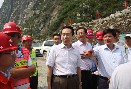省國資委主任劉國強視察公司都汶高速公路抗洪搶險工作