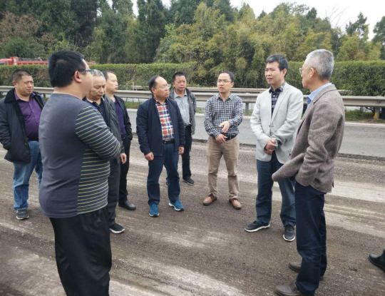 公司董事郜進(jìn)良一行赴G5京昆高速綿廣段路面中修工程現(xiàn)場(chǎng)調(diào)研指導(dǎo)工作