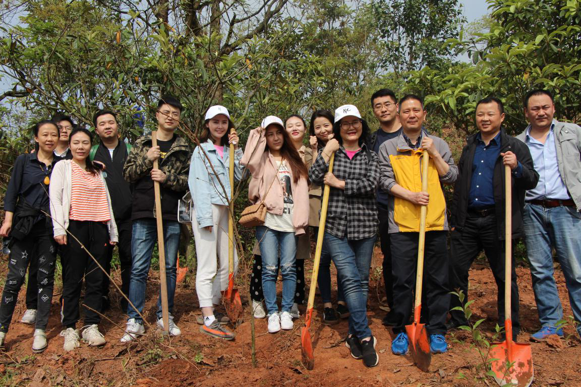 播種綠色 傳遞愛(ài)心 共建美麗家園 ——公司參加龍泉山城市森林公園 “包山頭”植樹(shù)活動(dòng)