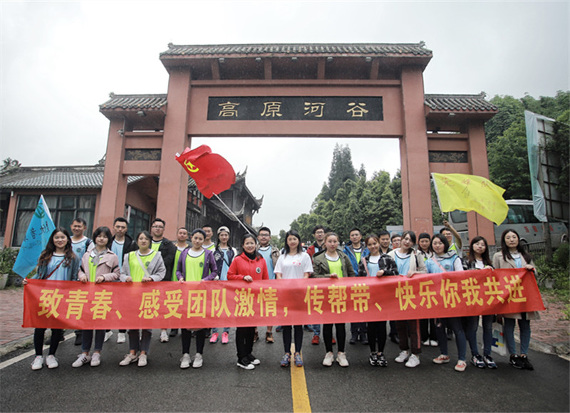 傳承五四精神 爭當(dāng)時(shí)代青年—路面分公司舉行拜師學(xué)藝及青年聯(lián)誼活動(dòng)