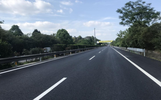 G5京昆高速公路張家坪至羅家溝（出川向）路面中修工程建設(shè)有序推進(jìn)