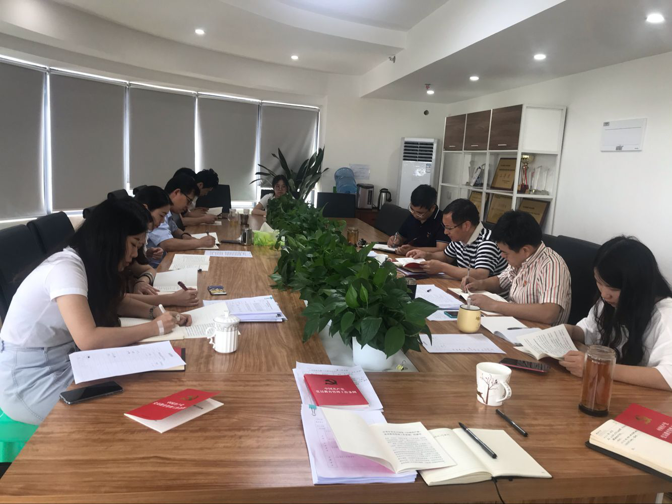 公路分公司黨支部深入學(xué)習(xí)《中國(guó)共產(chǎn)黨黨員教育管理工作條例》