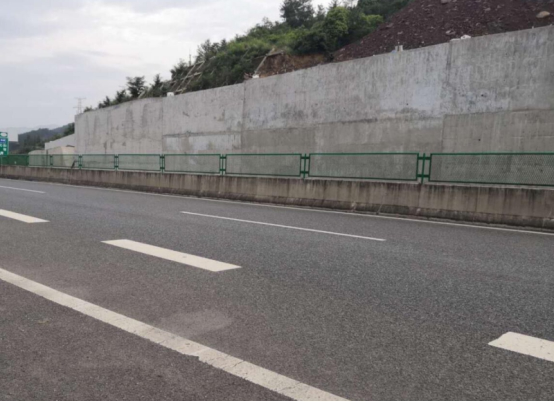 廣陜、廣巴高速公路連接線東壩互通K4+700左側(cè)順層滑坡處治工程順利完工