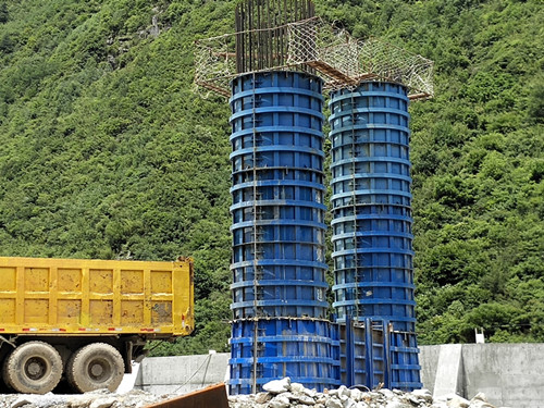 康新高速公路K1-1項(xiàng)目康定互通首件墩柱澆筑成功