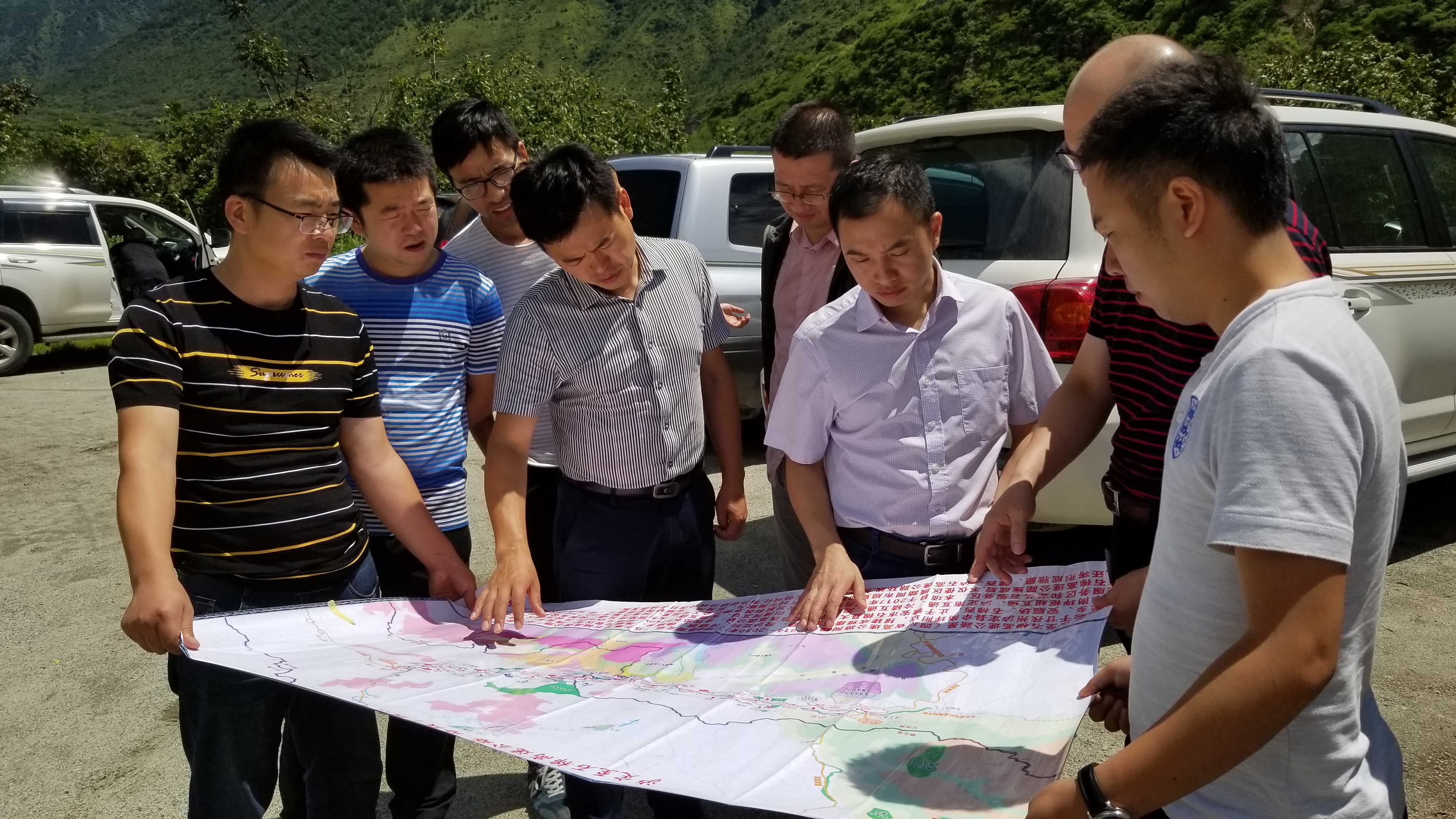 集團公司建管部副部長江勇順同志一行調(diào)研指導瀘石高速前期籌備工作