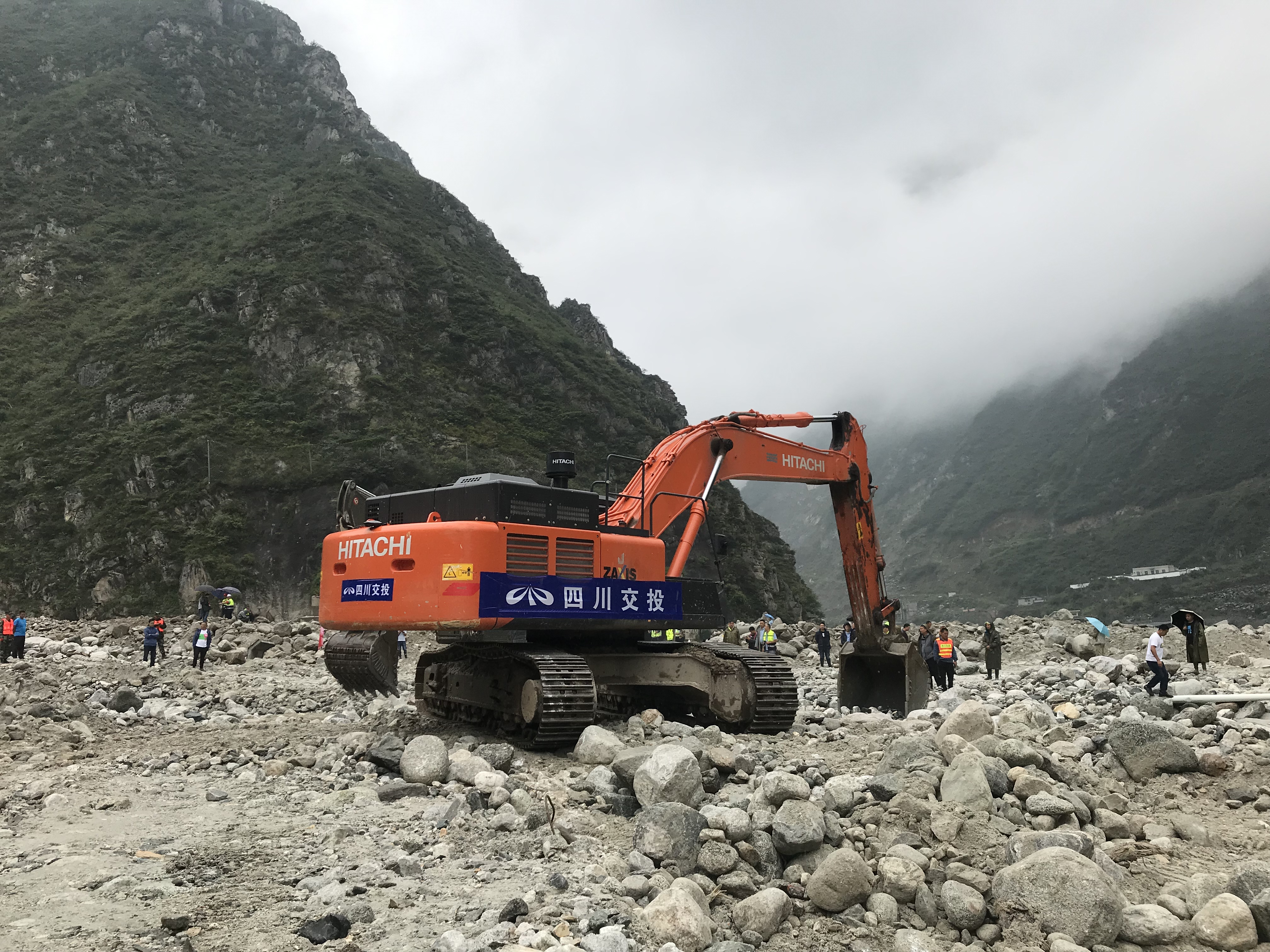 公司順利搶通單坎梁子隧道