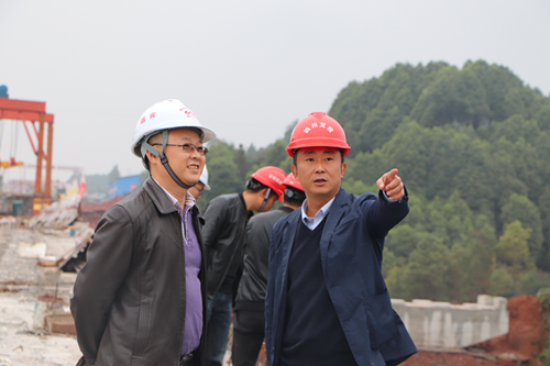 公司黨委委員、工會主席鄭植一行赴成宜高速項(xiàng)目部檢查勞動競賽開展情況