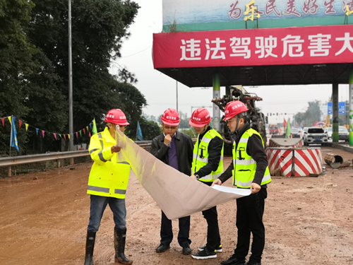 公司黨委委員、工會主席鄭植赴成樂高速擴(kuò)容建設(shè)項(xiàng)目E2-SG2項(xiàng)目經(jīng)理分部調(diào)研勞動競賽開展情況