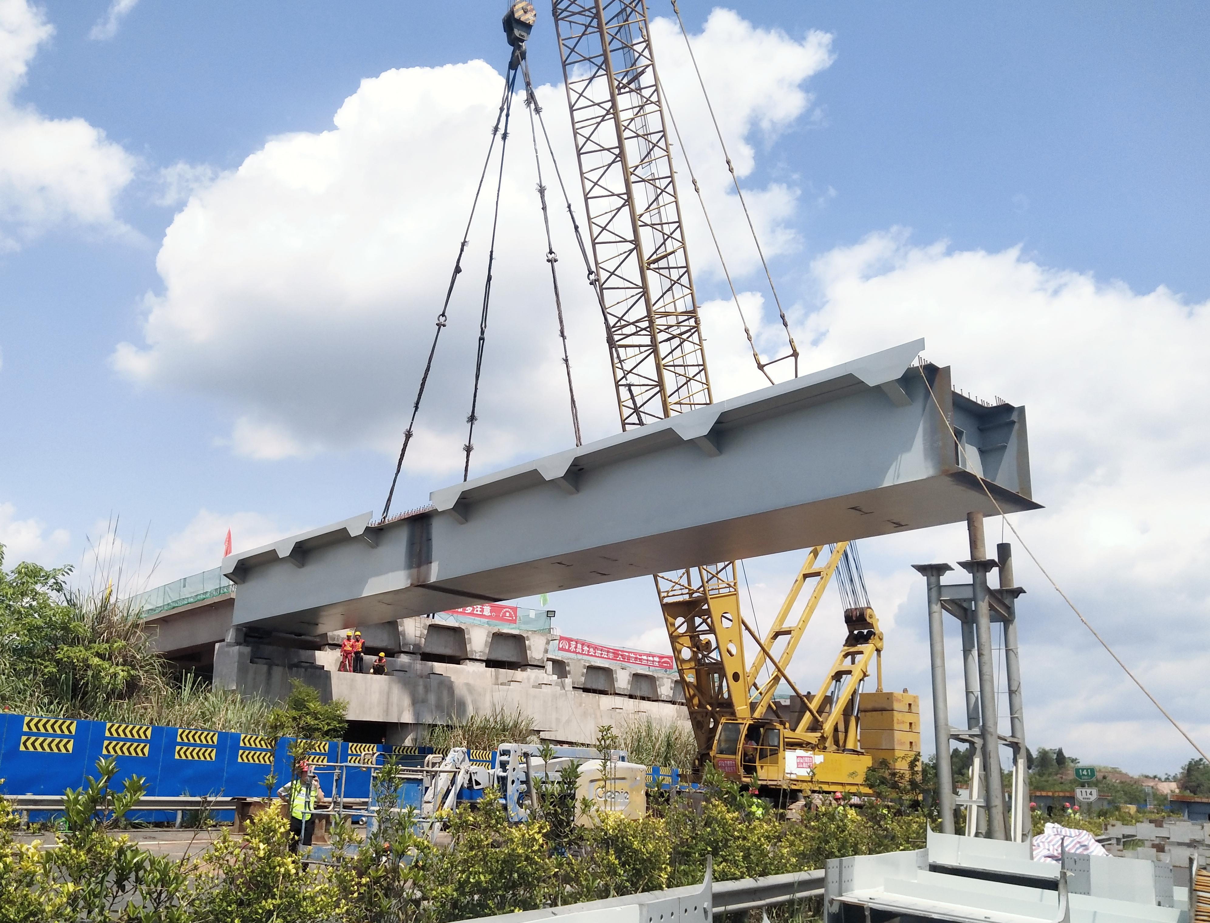 成資渝TJ5項目開始標段內(nèi)首段鋼箱梁架設.jpg