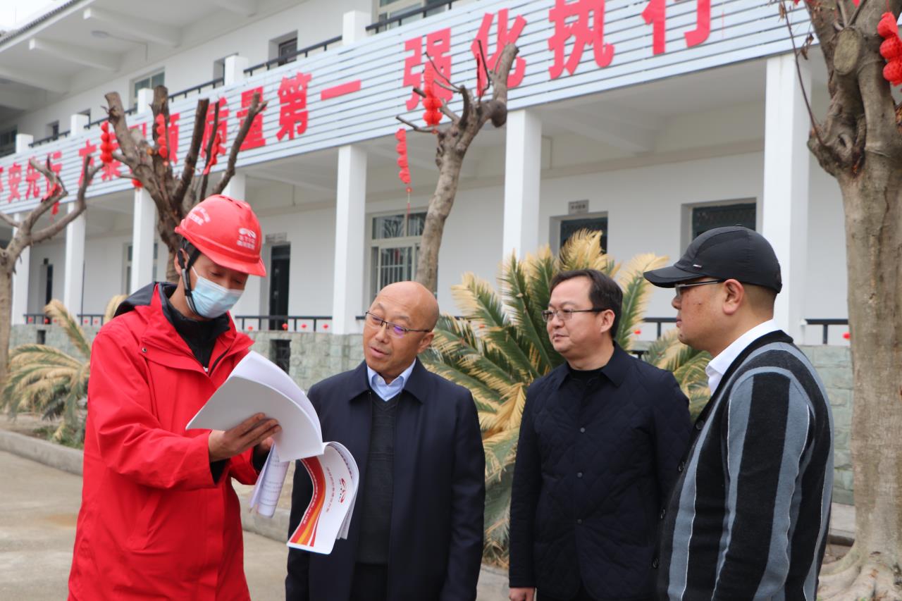 集團(tuán)公司黨委委員、董事李永林帶隊(duì)調(diào)研LJ2-1項(xiàng)目工作 (1).JPG
