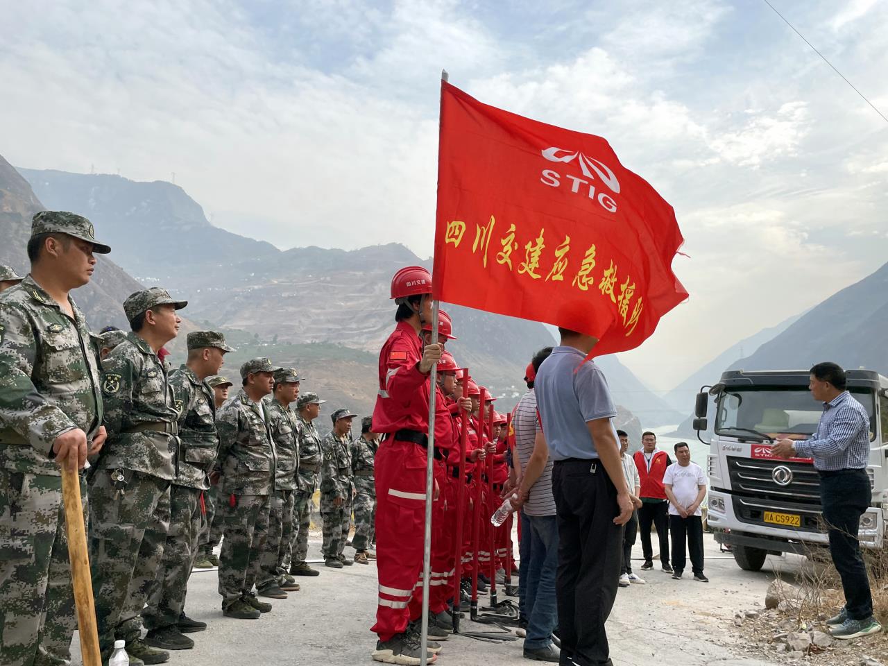 沿江高速JN2項目部組織森林防火聯(lián)合應(yīng)急演練