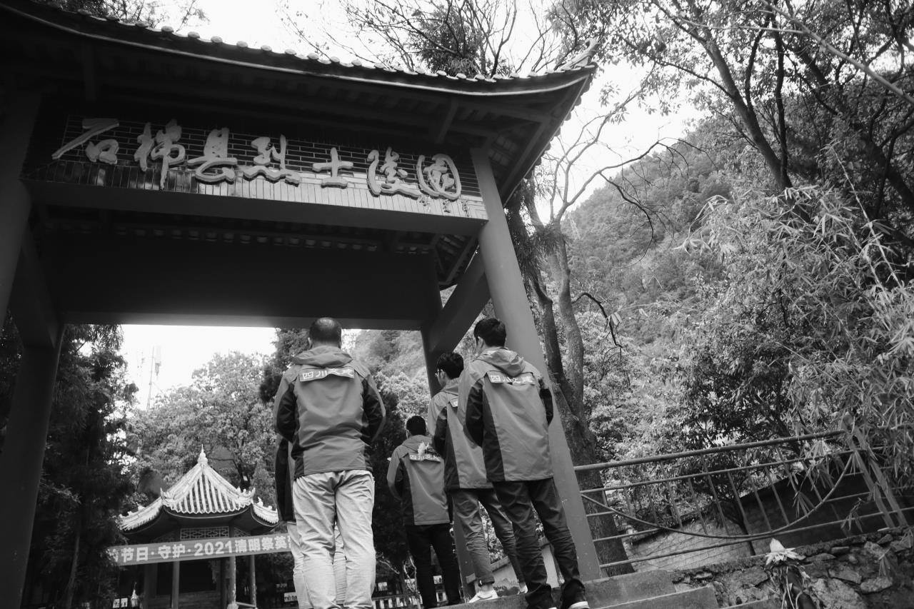 掃墓現(xiàn)場5.jpg