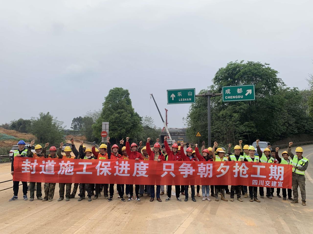 半幅封閉施工  向年底通車目標(biāo)沖刺！