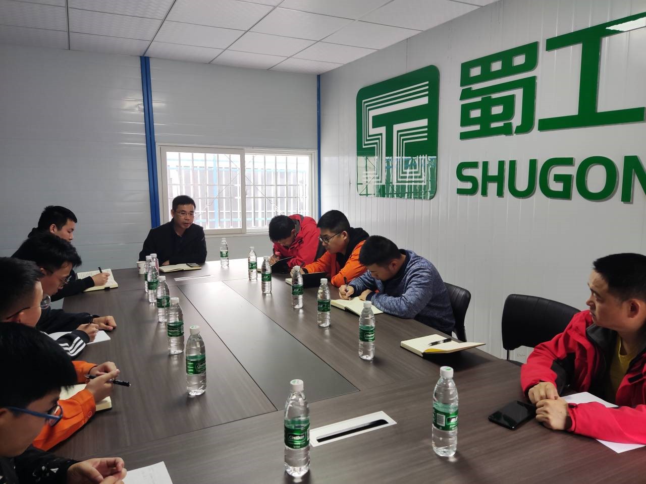 搞活教育形式 推動(dòng)黨史學(xué)習(xí)深入基層 —檢測(cè)公司班子成員帶隊(duì)到工地試驗(yàn)室開展黨史