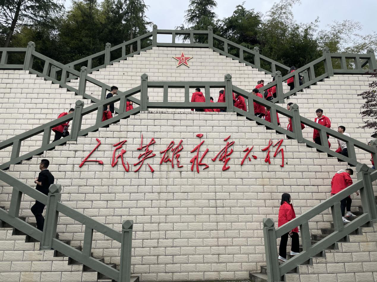 百年青春心向黨 矢志建功新時(shí)代——養(yǎng)護(hù)分公司團(tuán)總支“青春向黨 奮力強(qiáng)國(guó)”五四活動(dòng)