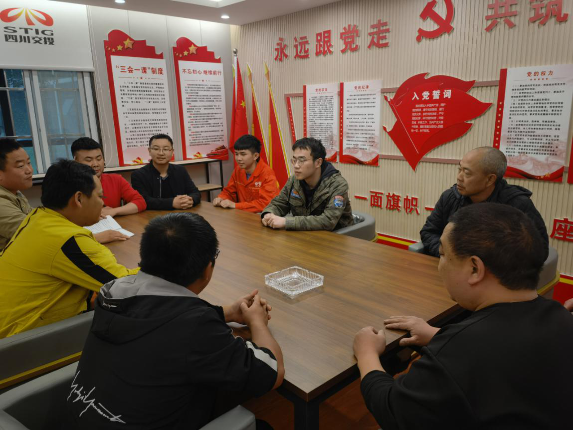 四川交建開夜校   黨史學(xué)習(xí)有“調(diào)調(diào)”