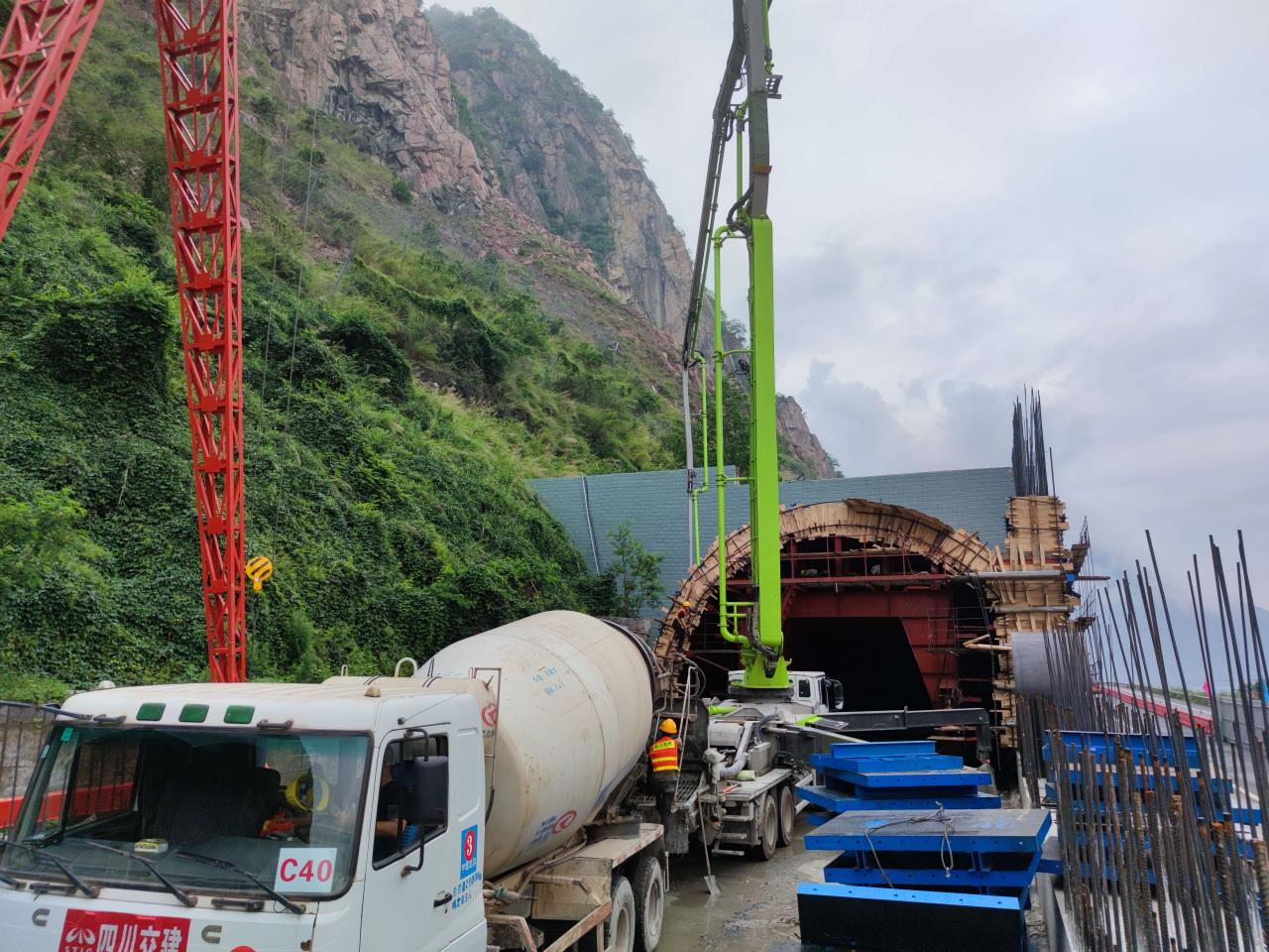 小堡明洞隧道二次襯砌臺(tái)車2_Jc.jpg