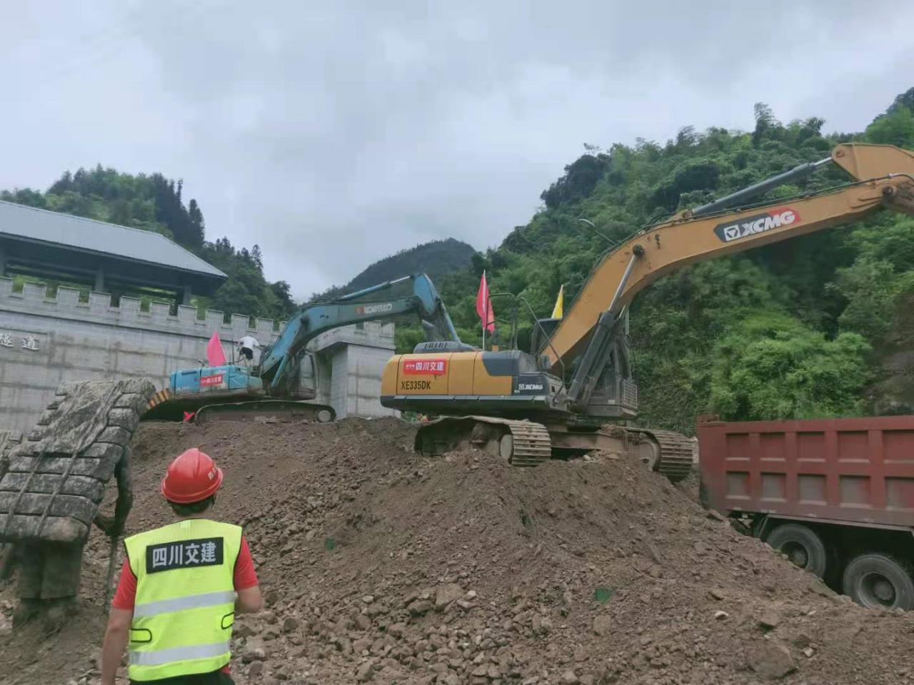 雅康高速突發(fā)泥石流，四川交建火速搶險(xiǎn)