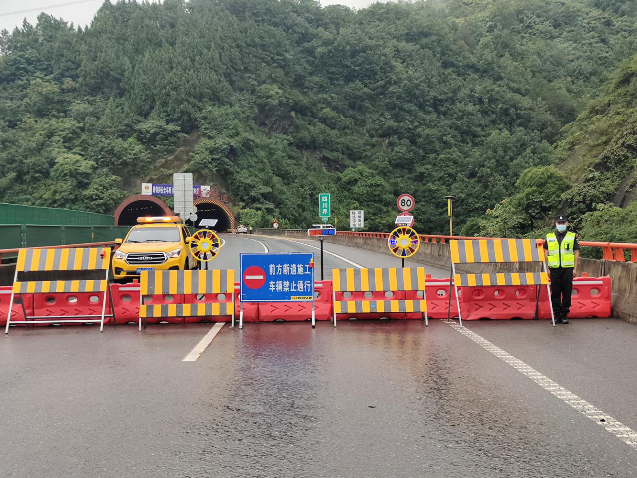 G5京昆高速廣陜段路面維修養(yǎng)護工程 （進川向）順利進場