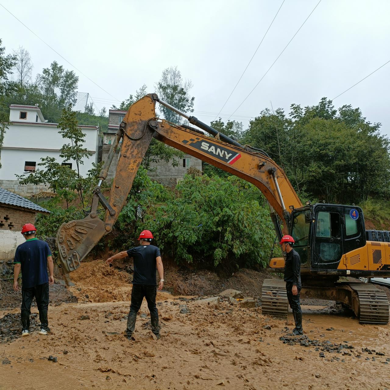 汶水鎮(zhèn)國道突發(fā)山洪 四川交建聞汛搶險