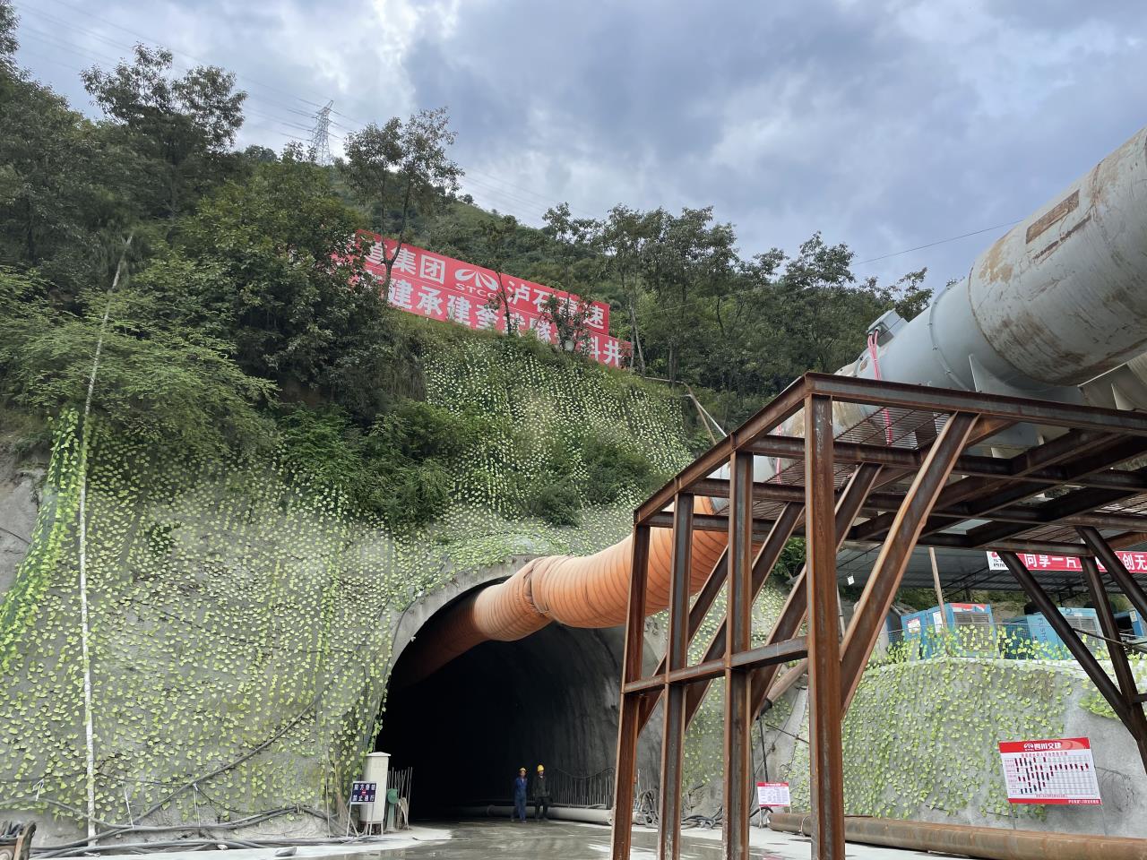 年底沖刺加速度！瀘石高速TJ3標(biāo)隧道 掘進(jìn)超3000米