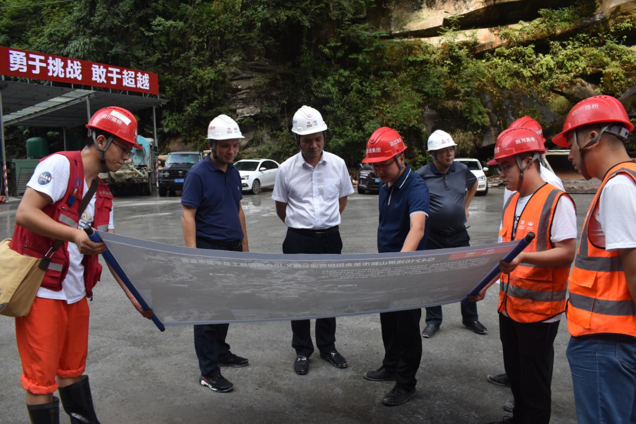 四川路橋黨委委員、紀委書記朱年紅赴沿江高速公路宜金段進行安全環(huán)保專項督查