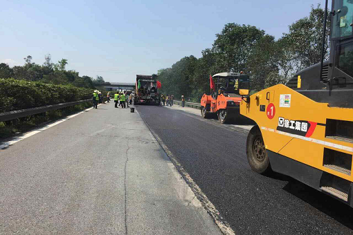 公司順利完成達(dá)渝、鄰墊高速公路路面整治工程試驗(yàn)段鋪筑