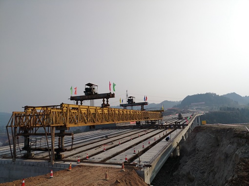 公司市政分公司承建巴中恩陽機場快速通道三叉溝大橋梁體架設(shè)完成