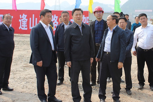 巴中市市委書記羅增斌赴公司市政分公司承建恩陽機場快速路項目調(diào)研指導(dǎo)工作