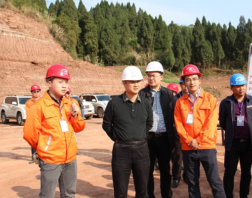 集團公司副總經(jīng)理汪倫赴公司公路分公司承建成資渝高速公路TJ5標段調(diào)研指導工作